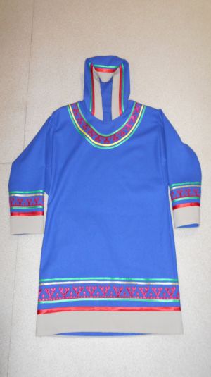 Национальная мужская малица, 10000 рублей Материал: Ткань сукно, тесьма Размер: 50-52
